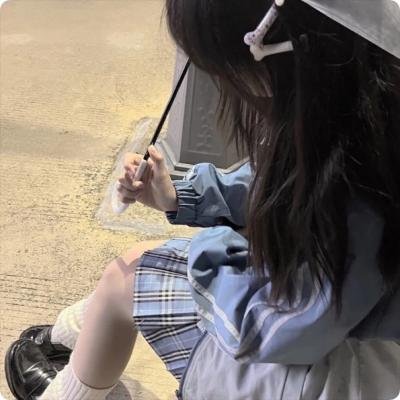 甜蜜寂寞女孩